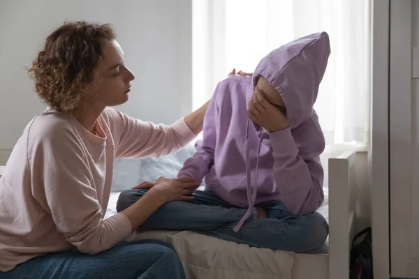 Depressed adolescent kid girl sharing psychological problems with mom. — Stock Photo, Image