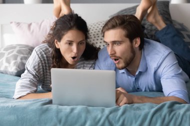 Bilgisayardan gelen haberlere şaşıran çift