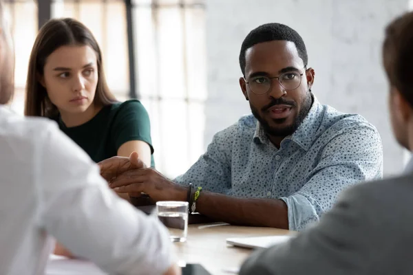 Focused African American coach teaching group of interns — Stock Photo, Image