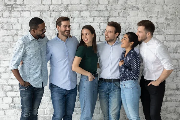 Happy diverse interns or newcomer employees celebrating getting hired — Stock Photo, Image