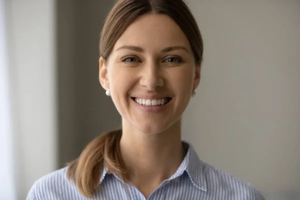 Profile picture of happy teen female with white healthy smile — Stock Photo, Image