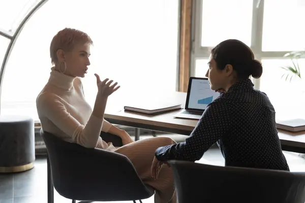 Multiracial female employees discuss business ideas at meeting — Stock Photo, Image