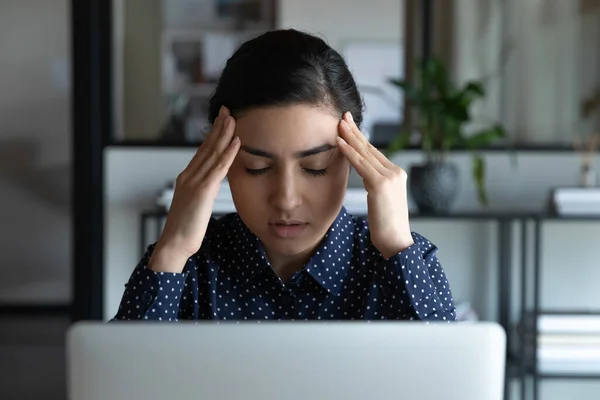 Unwell Indian female employee suffer form headache — Stock Photo, Image