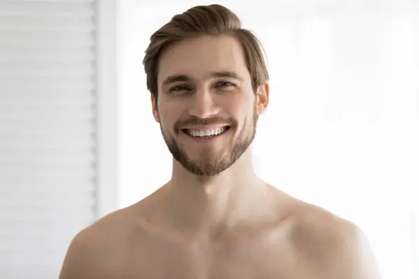 Portrait of happy attractive bearded well built man with stubble — Stock Photo, Image