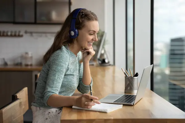 Smiling beautiful woman holding video call conversation. — Stock Photo, Image