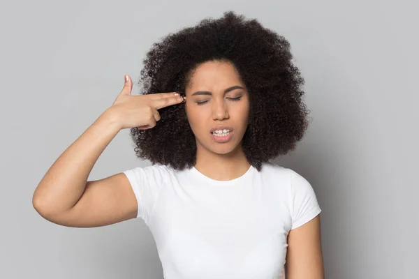 Unhappy African American woman put imaginary gun to head — Stock Photo, Image