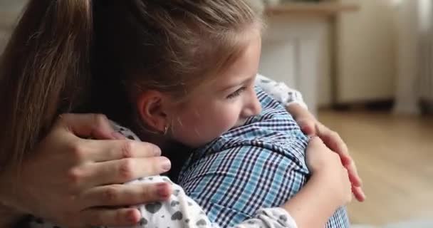 Smiling young child girl embracing caring father. — Stock video