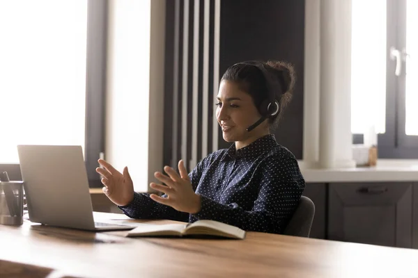 Happy Indian telemarketing manager, support center operator working with client — Stock Photo, Image