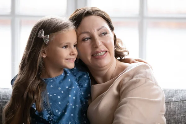 Happy older grandmother and little granddaughter relax at home — Stock Photo, Image