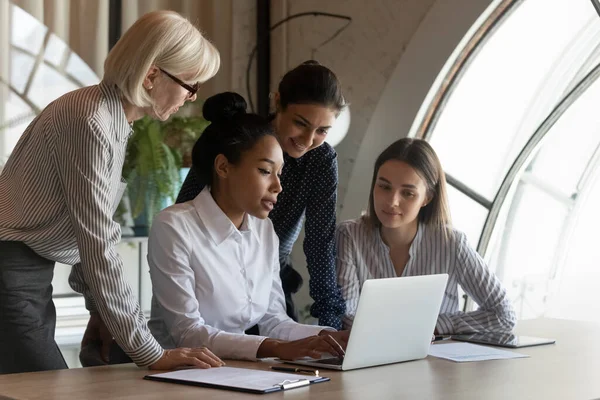 Confident young Asian professional presenting project to coworkers — Stock Photo, Image