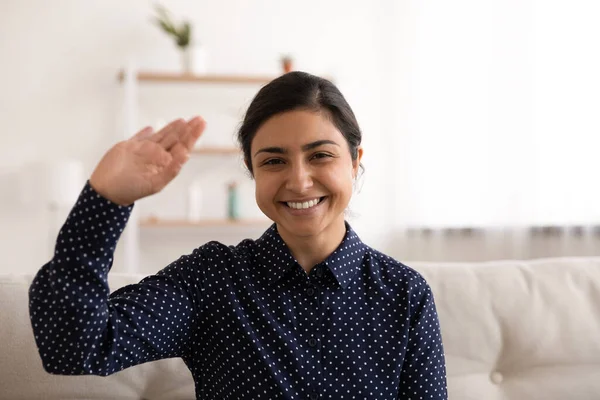 Head shot portrait smiling Indian woman waving hand at camera — Foto Stock