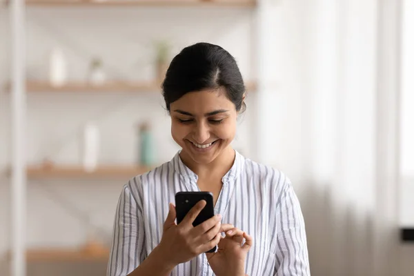 Head shot smiling Indian woman using smartphone, having fun — Stock Photo, Image