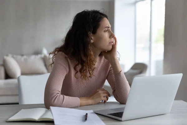 Unhappy Latino woman feel unmotivated working on computer — Stok Foto