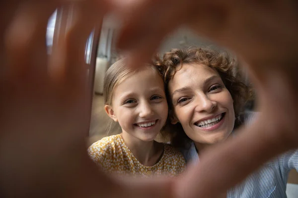 Head shot portrait smiling mother and little daughter taking selfie — Stock Photo, Image