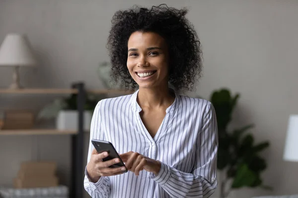 Portrait of smiling African American woman use cellphone — Stock Photo, Image