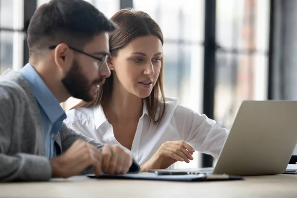 Young diverse colleagues work on computer in office — Stock Photo, Image