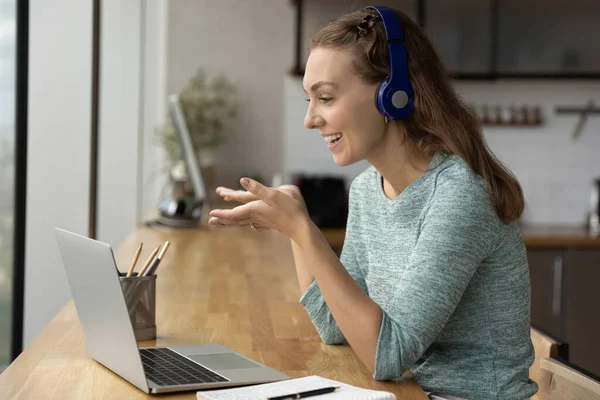 Happy gen Z student girl watching webinar, speaking at webcam — Stock Photo, Image