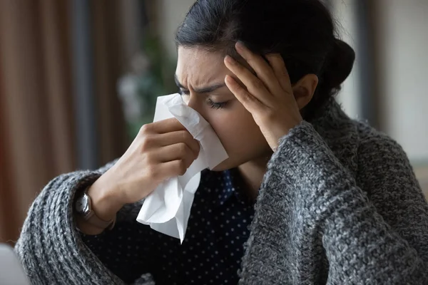 Unhealthy Indian woman feel sick at workplace — Foto Stock