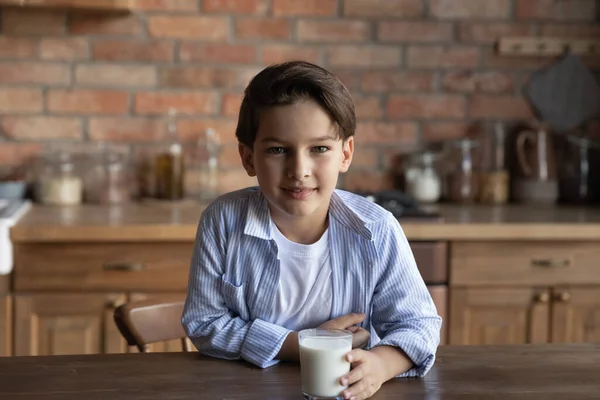 Portrait of happy small child drink milk — Stock fotografie