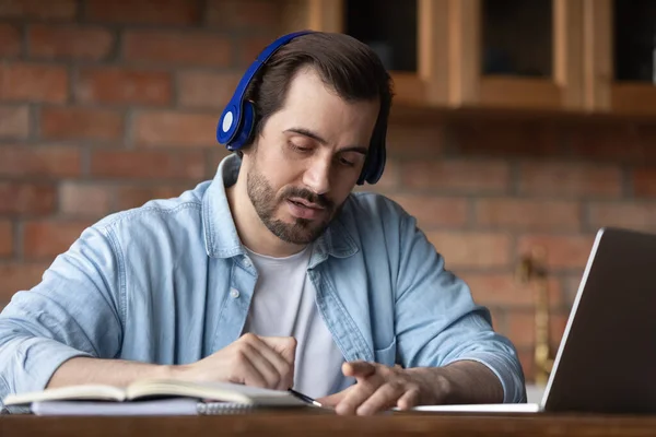 Young Caucasian man study distant on computer from home — Stock Photo, Image