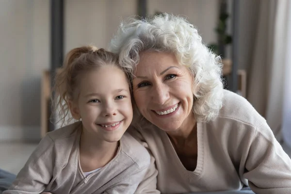 Portrait of happy old granny and small granddaughter relax together — Stock Photo, Image