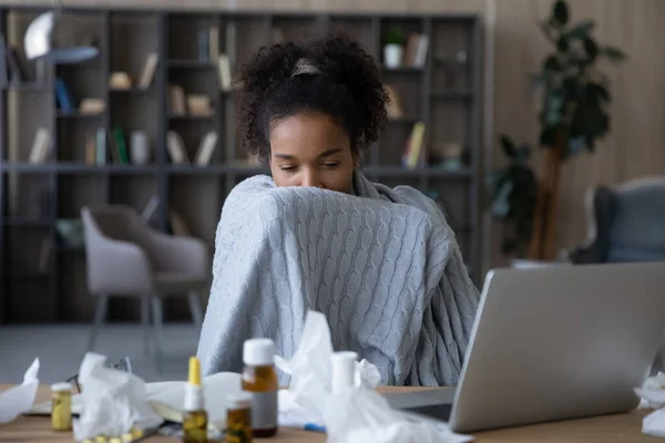 Unhealthy ethnic woman feel sick working on computer — Stock Photo, Image