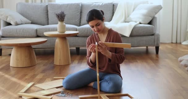 Indian woman connect parts of wooden furniture with screws — Wideo stockowe