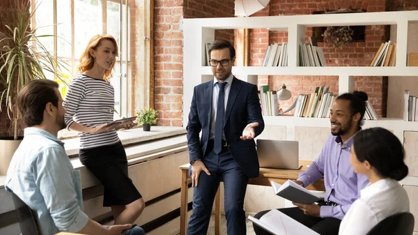 Diverse employees listen to leader instructing about project — Stock Photo, Image