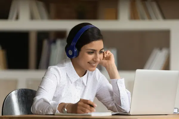 Indian student woman prepare for exams learn subject use webinar — Stock Photo, Image