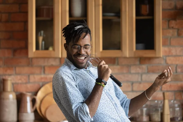 Happy funny Black millennial man singing to music at whisk — Stock Photo, Image