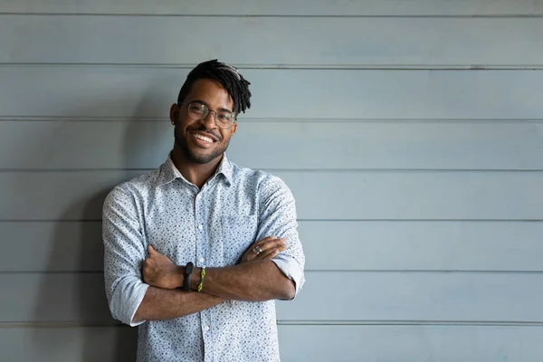 Head shot of handsome young African American guy — Stock Photo, Image