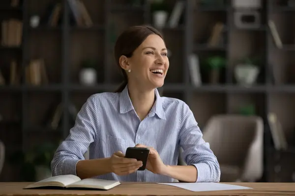 Dreamy excited woman distracted from phone, looking to aside — Stock Photo, Image