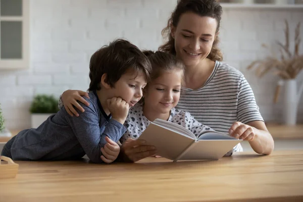 Happy mom and two sibling kids involved in fairy tale — Stock Photo, Image