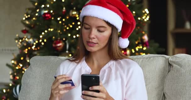 Millennial donna fare acquisti di Natale online ricevere il rifiuto di pagamento — Video Stock