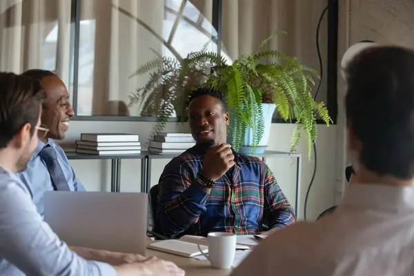 Happy African American hipster worker speaking on meeting, discussing project — Stock Photo, Image