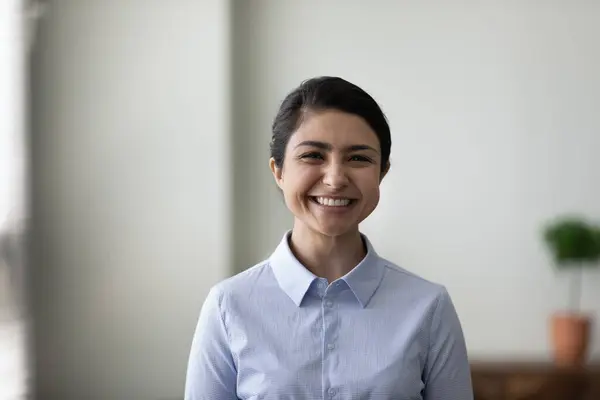 Head shot portrait of happy young Indian business leader — Stock Photo, Image