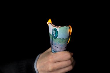 Ruble kişinin el yatay'yanan paketi
