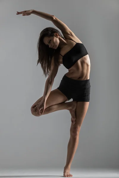 Yoga girl in asana — Stock Photo, Image