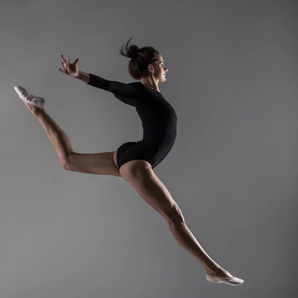 Acrobatic jump — Stock Photo, Image