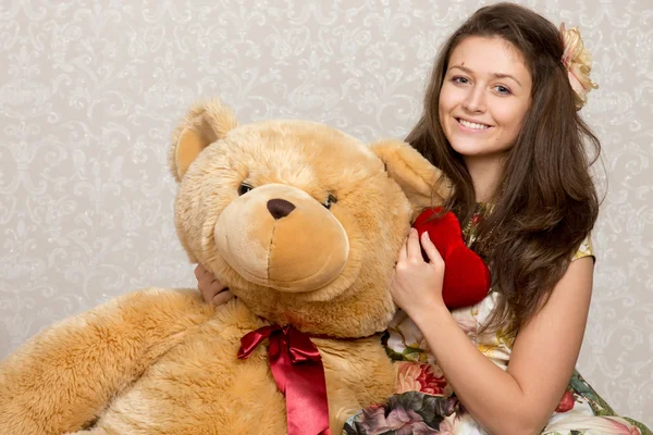 Girl with stuffed heart and bear — Stock Photo, Image