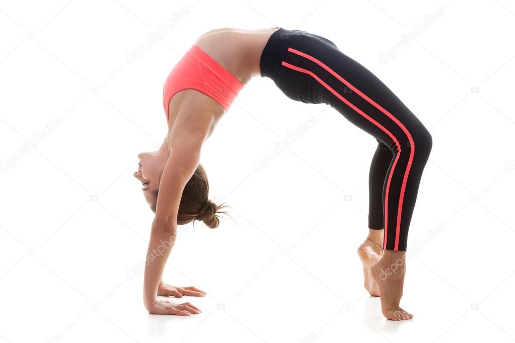 Pose Urdva Dhanurasana 