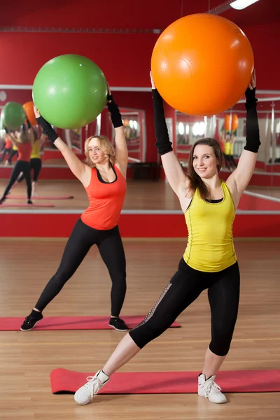 Exercícios com pilates fitballs — Fotografia de Stock