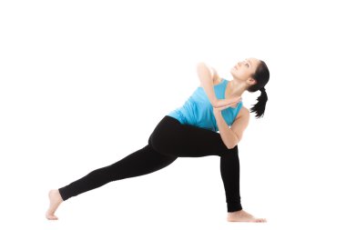 Yogi yoga poz parivritta parshvakonasana kadın