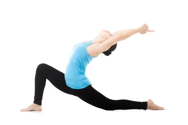 Yogi female in yoga asana Anjaneyasana — Stock Photo, Image