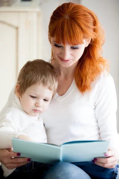 Mom and kid reading book — Stock Photo, Image