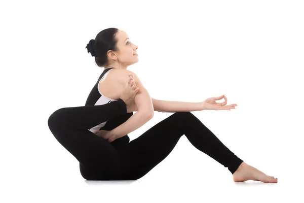 Yogi female doing yoga asana Eka Pada Sirsasana — Stock Photo, Image