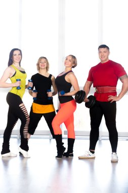 Pozitif sportif bodybuilders iş ağırlık terbiye g grubu