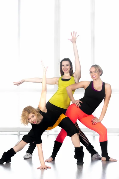 Group of cheerful modern dancer females — Stock Photo, Image
