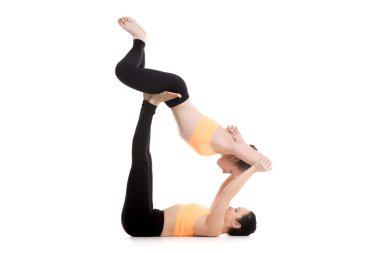 Acroyoga, ilişkili açı poz uzanmış