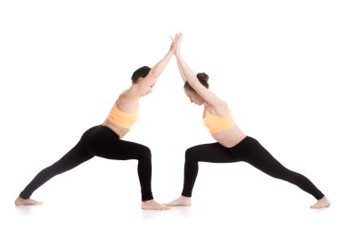 Ortaklık, Virabhadrasana 1 poz yoga